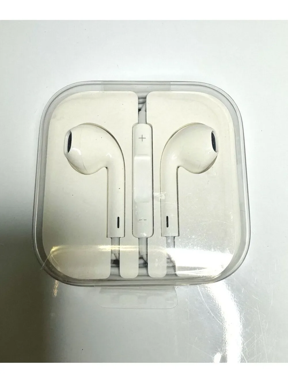 Apple EarPods 3.5mm Headphone Plug MWU53AM/A New Sealed Genuine Apple